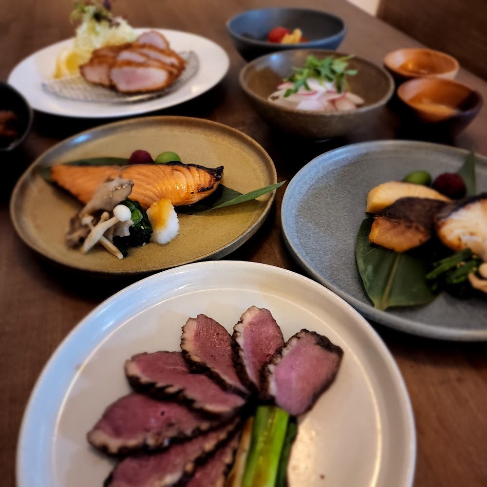 Hachiroku Shokudo & Sake Bar